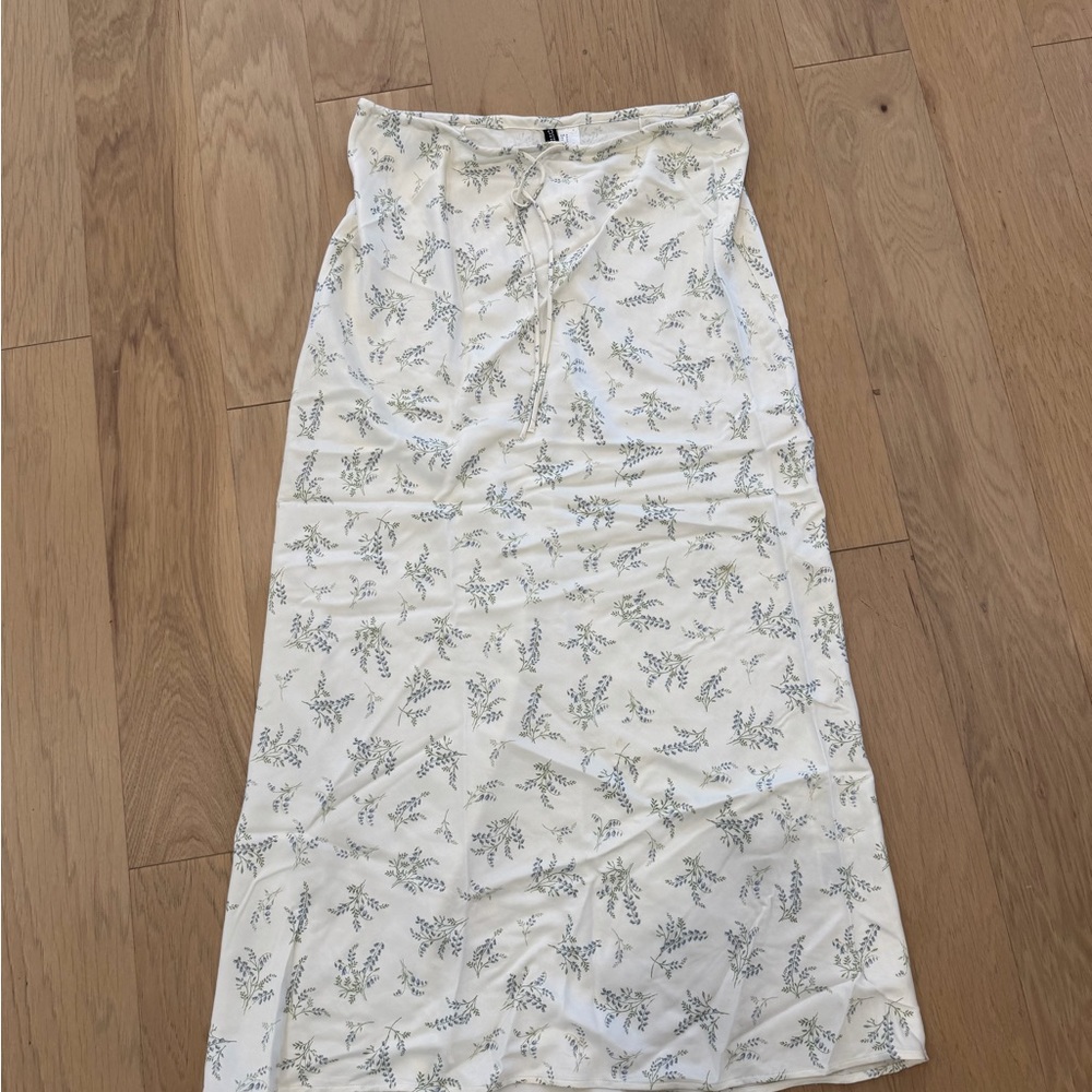 H&M White Floral Maxi Skirt